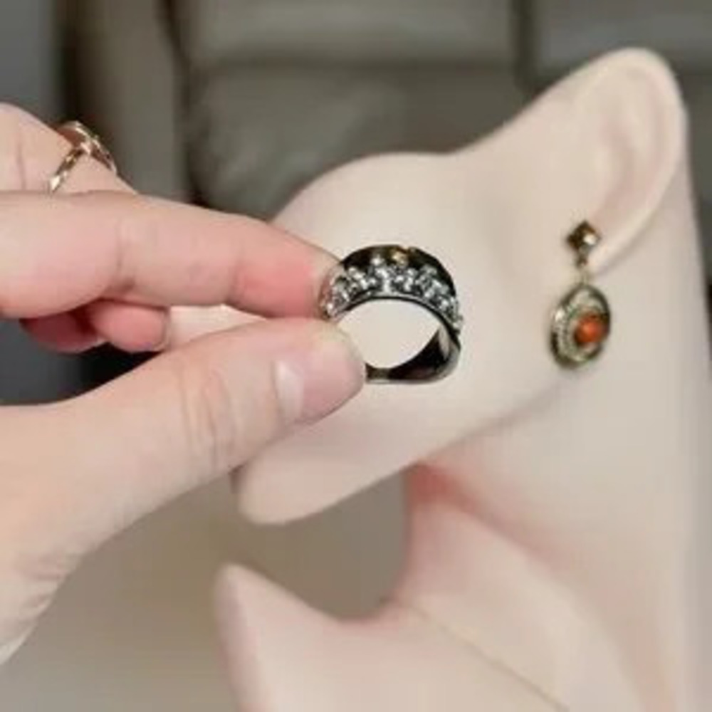 Chic Silver Crystal Ring - Picture 6 of 9